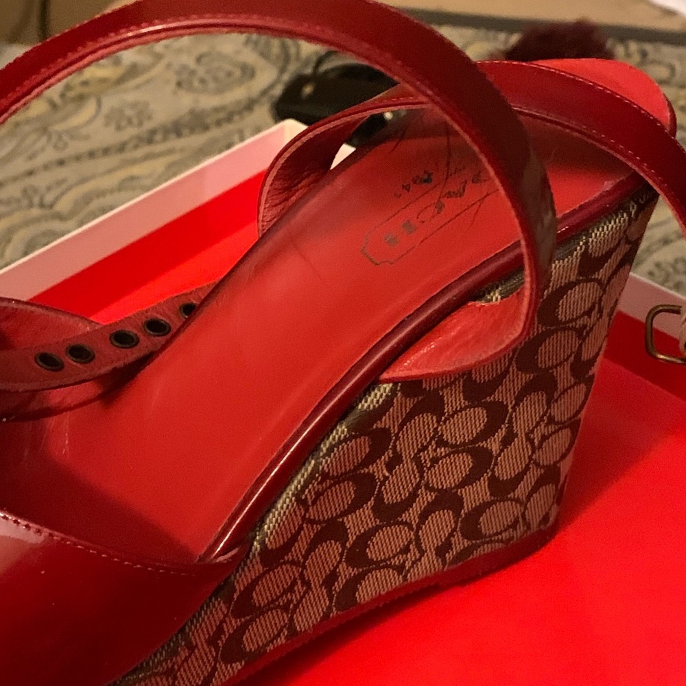 Red coach wedges Carolyn PAtent - Picture 4 of 5